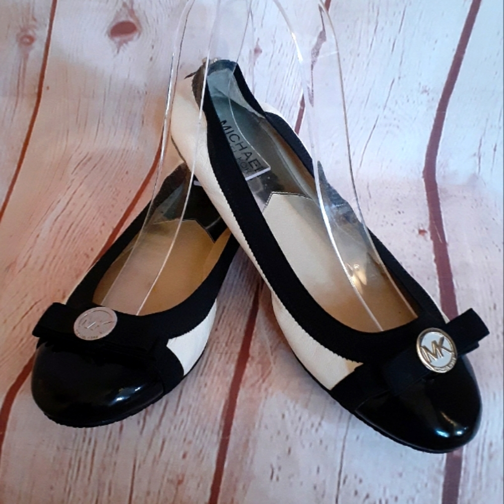 NEW Michael Kors MK B/W Leather Ballet Flats 7.5